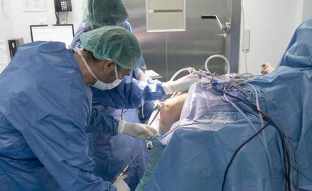 Aby terapia była skuteczna, chirurg musi blisko współpracować z diagnostą i rehabilitantem