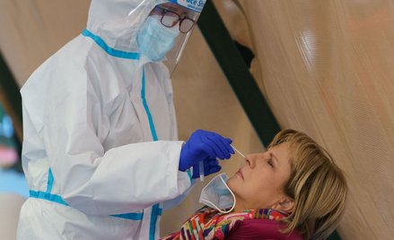 PILNE Koronawirus w Polsce. Niespełna 6 tysięcy zakażeń. Nie żyje 121 osób