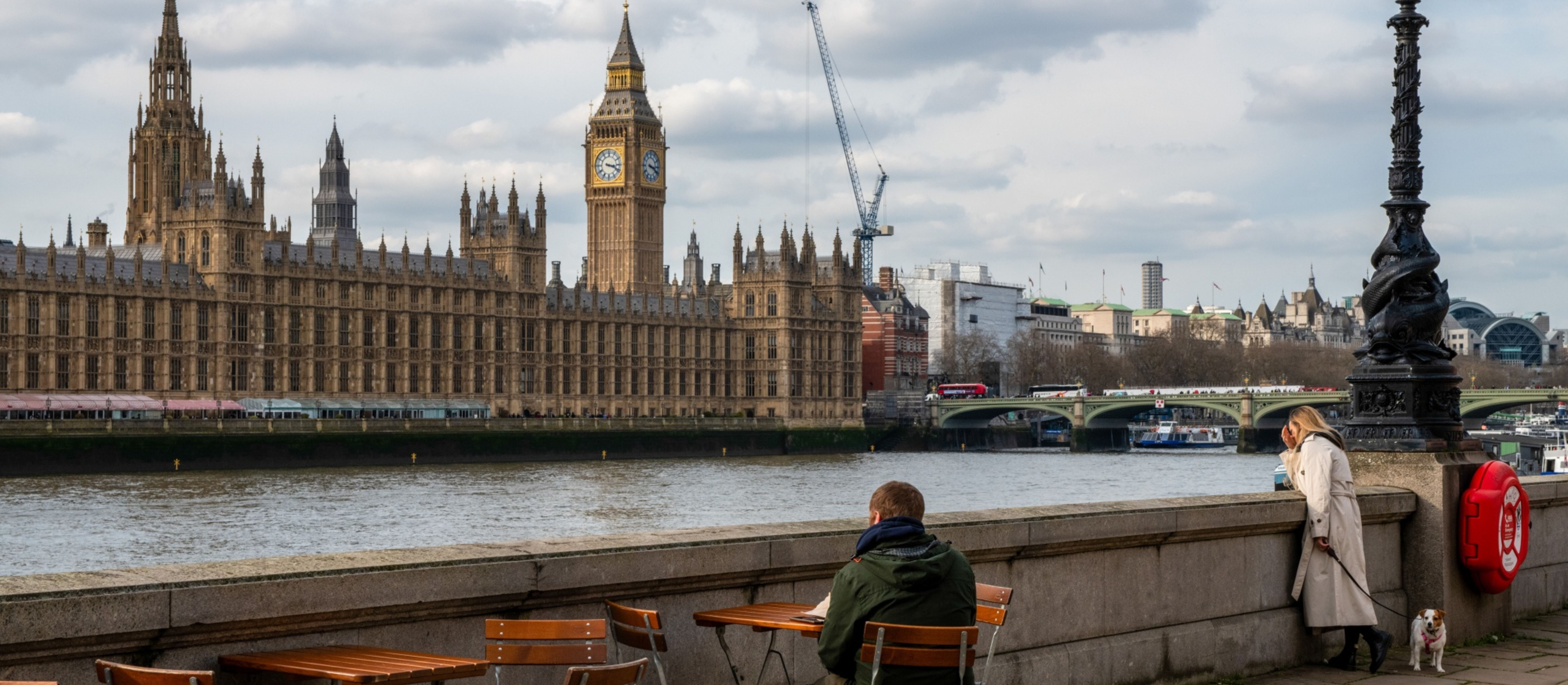 Wielka Brytania ze słabym wzrostem PKB. Zaszkodził atak hakerski