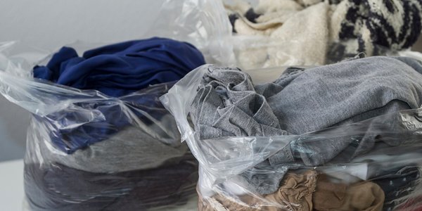 Trwa chaos w zbiórce używanych ubrań. Ale widać światełko w tunelu