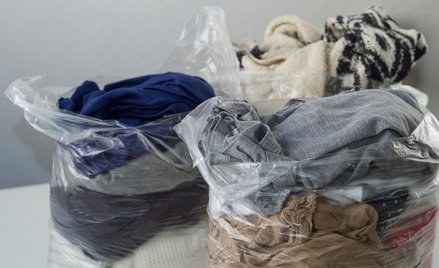 Trwa chaos w zbiórce używanych ubrań. Ale widać światełko w tunelu