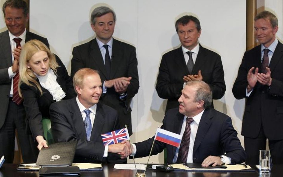 Robert Dudley, prezes BP oraz Eduard Khudainatov, prezes Rosniefti