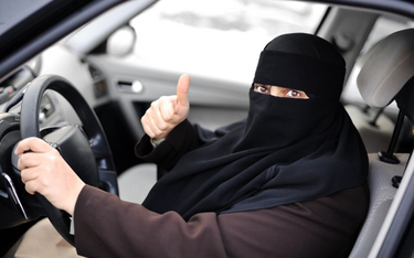 Saudyjki odbierają pierwsze prawa jazdy