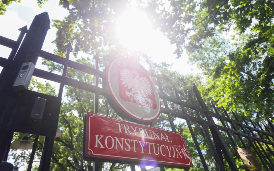 Reforma Trybunału Konstytucyjnego niezgodna z konstytucją. Jest wyrok TK