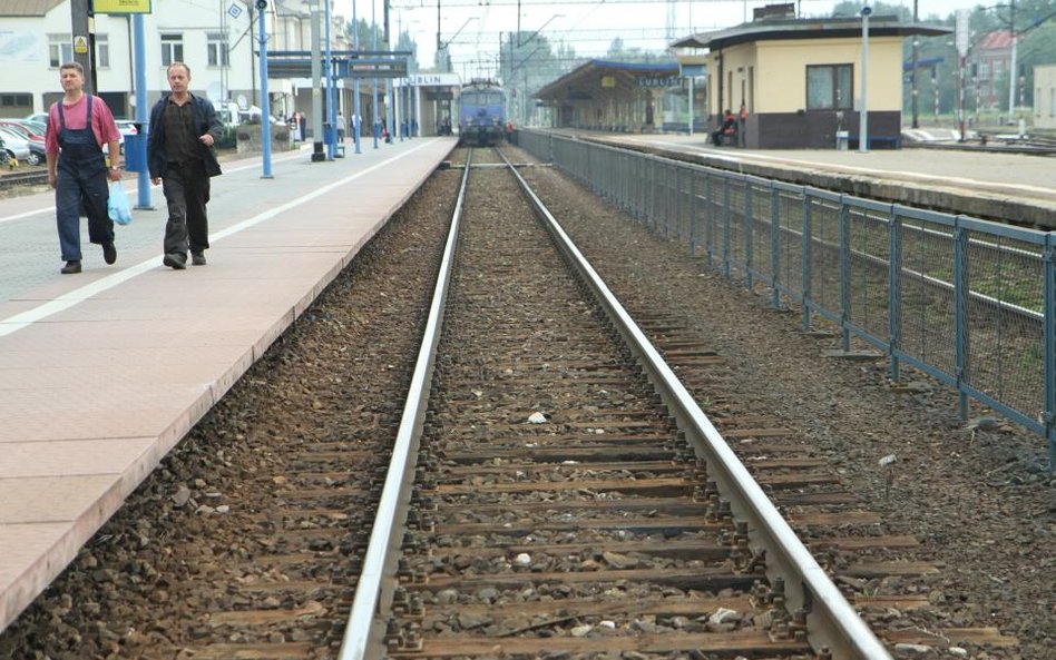 Rząd sypnie groszem, ale stawia warunki. Część samorządów się zgadza, inne kręcą nosem.