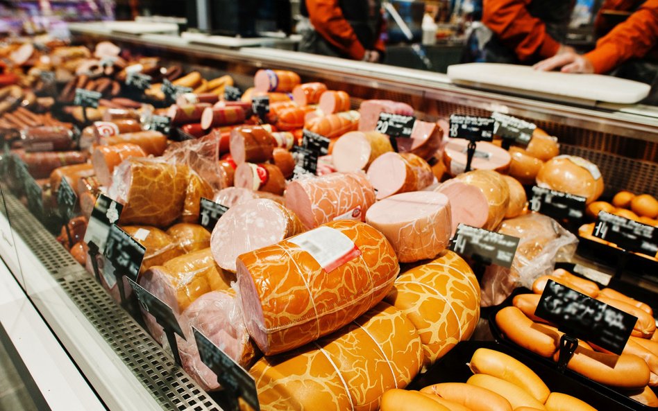 Polacy odwracają się od mięsa. Na półkach coraz więcej roślinnych zamienników