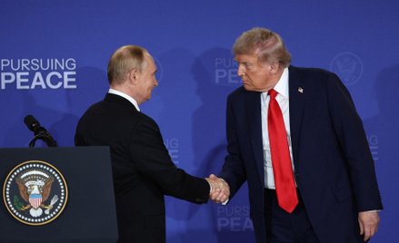 Władimir Putin i Donald Trump w czasie szczytu na Alasce