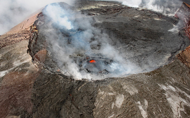 Odkrycie na Hawajach. Woda w kraterze wulkanu