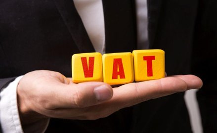 Użyczenie nieruchomości gminie przez powiat bez VAT