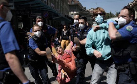 Protest w Bernie 16 maja. W ostatnią sobotę zgromadzonych było już mniej - zapewnia policja