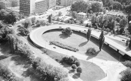 Solec w Warszawie. Łącznica Wisłostrady i mostu Poniatowskiego - widok z lotu ptaka. Z lewej ul. Wio