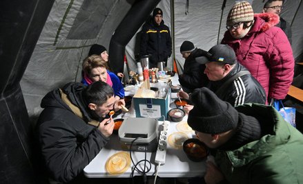 Władze Kijowa uruchomiły „punkty niezłomności”, w których mieszkańcy miasta mogą otrzymać niezbędną 