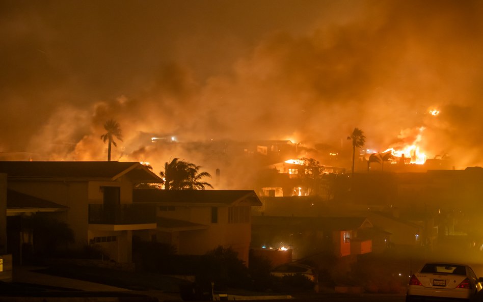 Pożary w pobliżu Los Angeles wymykają się spod kontroli. Co najmniej dwie osoby nie żyją