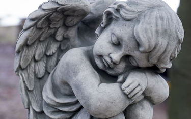 Rodzice dzieci martwo urodzonych wciąż bez prawa do świadczeń. RPO interweniuje u Marszałka Sejmu