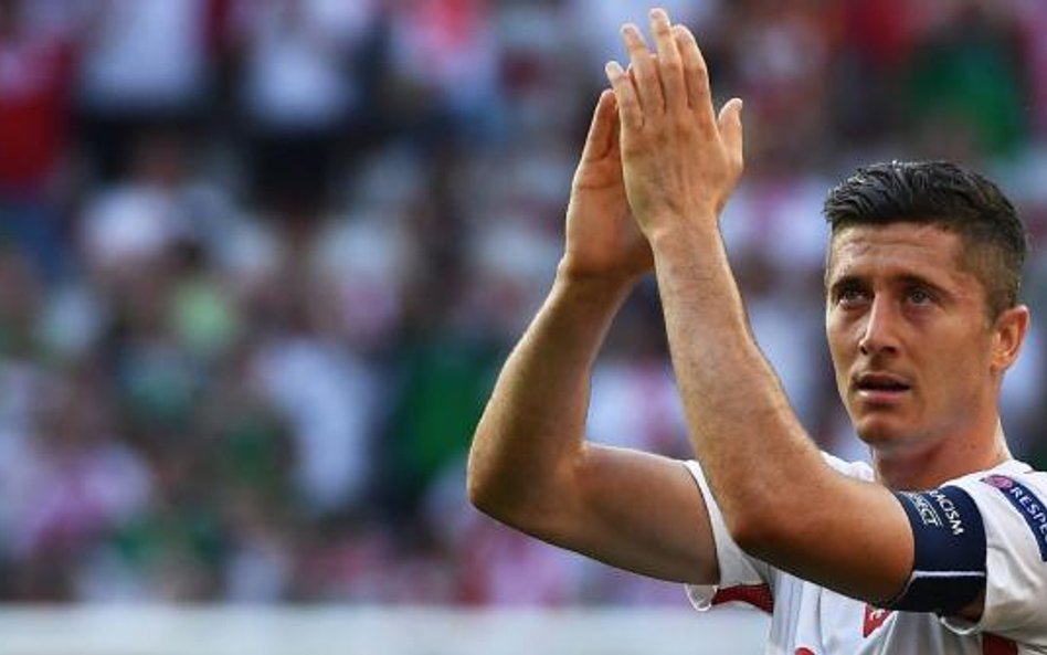 Robert Lewandowski. Dla niego ten mecz będzie spotkaniem z kolegami z klubu i okazją, by zasłużyć na