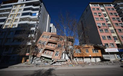 Zniszczone przez trzęsienie ziemi domy w miejscowości Kahramanmaraş