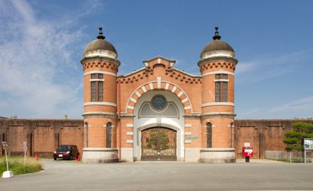 Dawne więzienie Nara oddano do użytku w 1909 roku. Wewnątrz powstanie 48 luksusowych apartamentów.