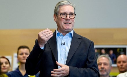Brytyjski premier Keir Starmer w ciągu kilku miesięcy rządów doznał dużego spadku poparcia. To skute