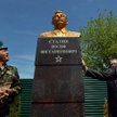 Rosjanie wciąż stawiają Stalinowi pomniki (na zdjęciu popiersie dyktatora odsłonięte 8 maja w Swietł