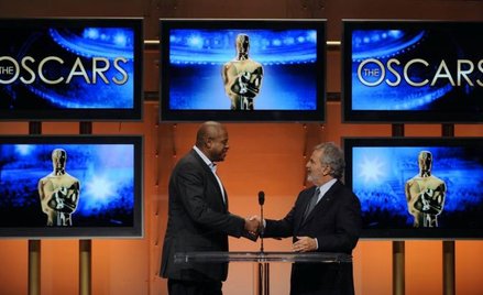 Prezydent Akademii Filmowej Sid Ganis (z prawej) i aktor Forest Whitaker ogłaszają nominacje do tego