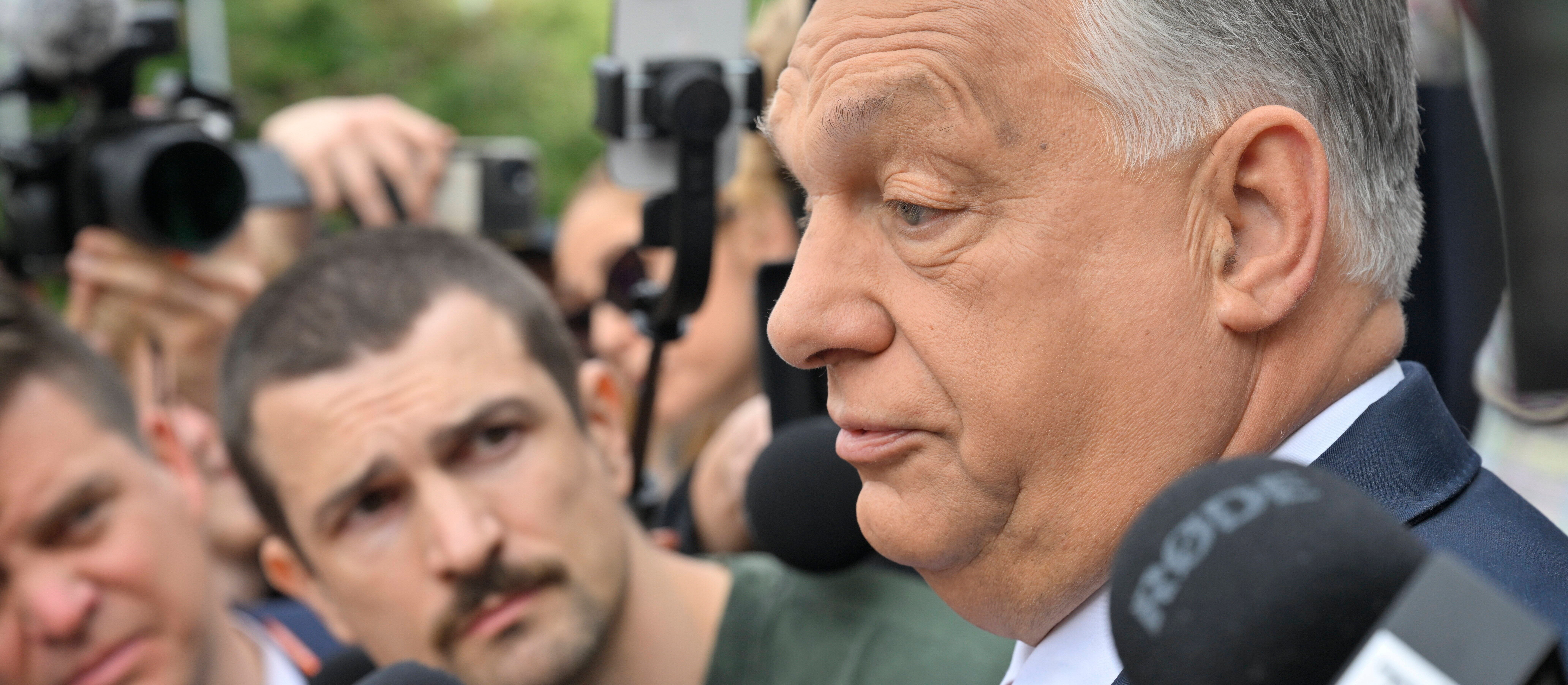 The agony of Fidesz. Orbán powerless, politicians flee, polls are crushing