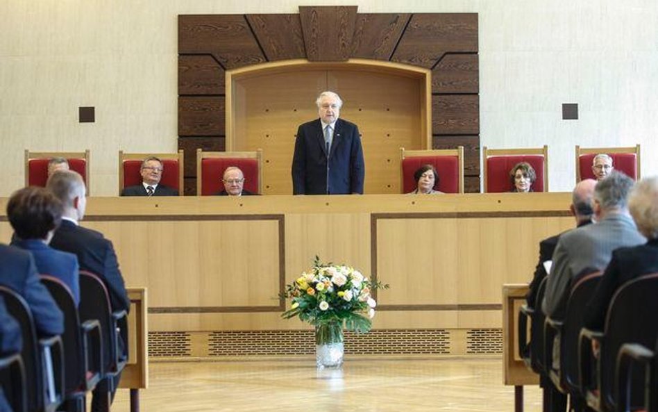 Sędzia Trybunału może podlegać wyłączeniu, jeżeli uczestniczył w wydaniu aktu