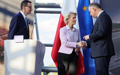Przewodnicząca Komisji Europejskiej Ursula von der Leyen, prezydent RP Andrzej Duda oraz premier RP 