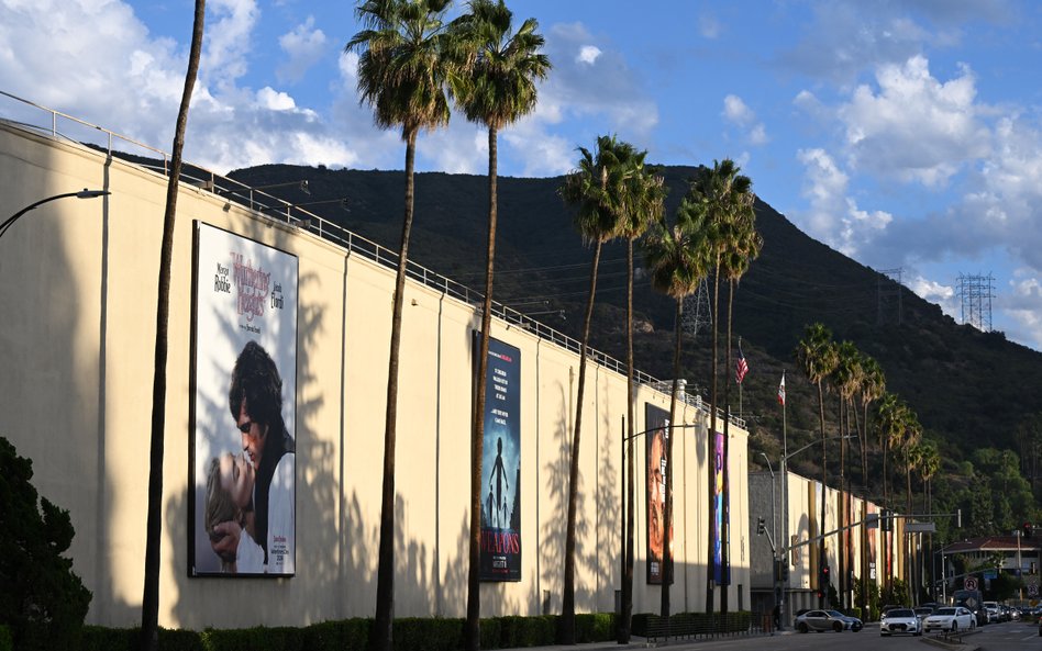 Paramount, Comcast i Netflix walczą o Warner Bros Discovery