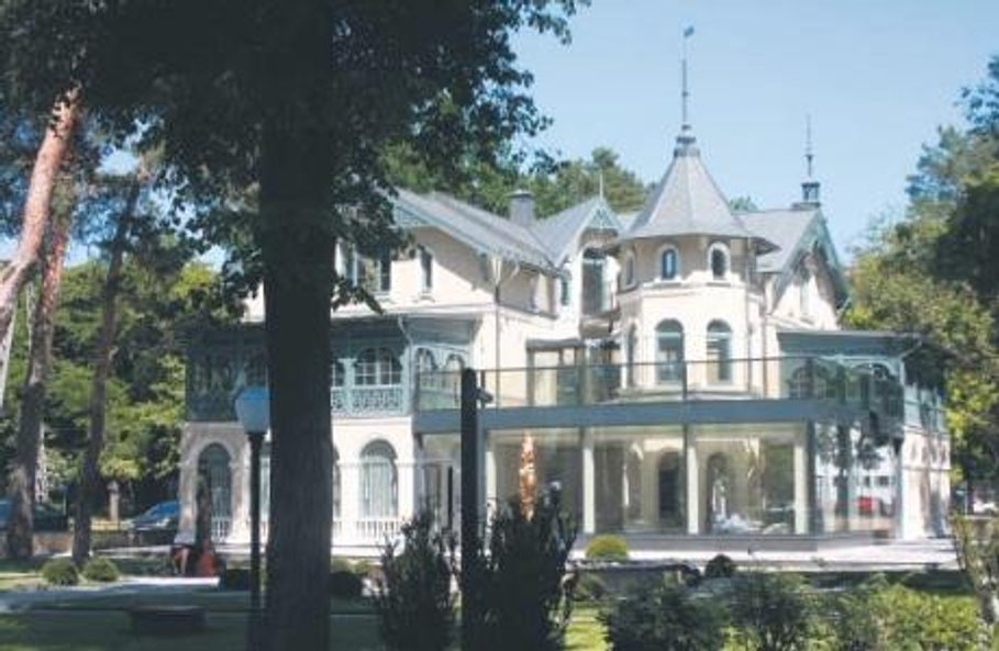 Nowy budynek prywatnego muzeum w Konstancinie.