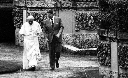 Nie było „świętego przymierza” między Janem Pawłem II a Ronaldem Reaganem – twierdzi biograf papieża