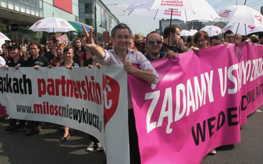 Organizacje LGTB domagają się zalegalizowania związków jednopłciowych. Na zdjęciu manifestacja z 201