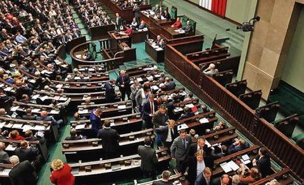 Z roku na rok posłowie coraz goręcej kłócą się o patronów na rok następny. Każdy chce przepchnąć swo