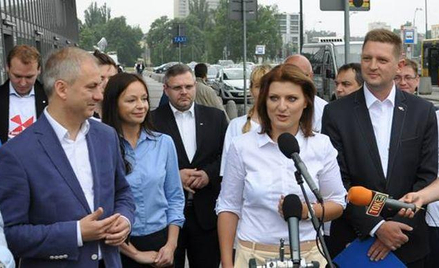 Grzegorz Napieralski (z lewej), Aleksandra Popławska i Andrzej Rozenek ogłaszają powstanie nowej par