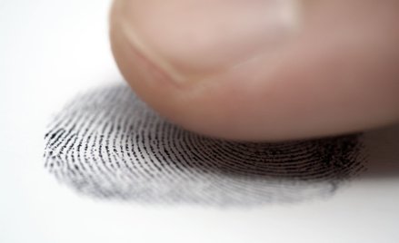 Sąd: odcisk kciuka nie jest podpisem