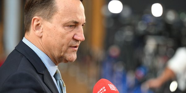 Sikorski o możliwej rosyjskiej prowokacji wobec Polski: Putin kombinuje różne scenariusze