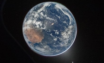 Zdjęcie Ziemi wykonane przez astronautę NASA i dowódcę misji Artemis 2, Reida Wisemana