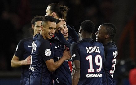 Paris Saint-Germain (PSG), w środku Layvin Kurzawa