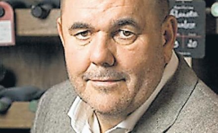 Jerzy Mazgaj, prezes zarządu delikatesów Alma, miłośnik cygar, dobrych trunków i wybornej kuchni