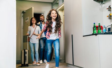 Jednym z wyraźnych trendów 2025 roku był dynamiczny wzrost wyjazdów poza szczytem sezonu turystyczne