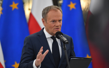 Przewodniczący PO Donald Tusk podczas konferencji prasowej w Sejmie