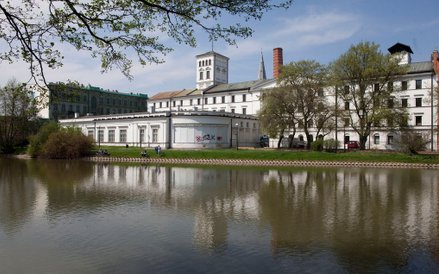 Biała Fabryka Geyera przy ul. Piotrkowskiej w Łodzi jest jednym z najstarszych zabytków architektury