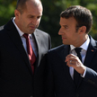 Prezydent Francji Emmanuel Macron (z prawej) i prezydent Bułgarii Rumen Radev