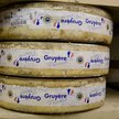 Oryginalny ser gruyere produkowany we Francji