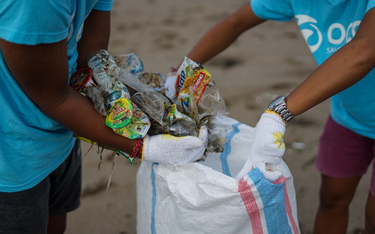 Odpady plastikowe stanowią ok. 80 procent zanieczyszczeń w morzach i oceanach.