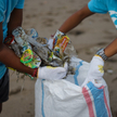 Odpady plastikowe stanowią ok. 80 procent zanieczyszczeń w morzach i oceanach.