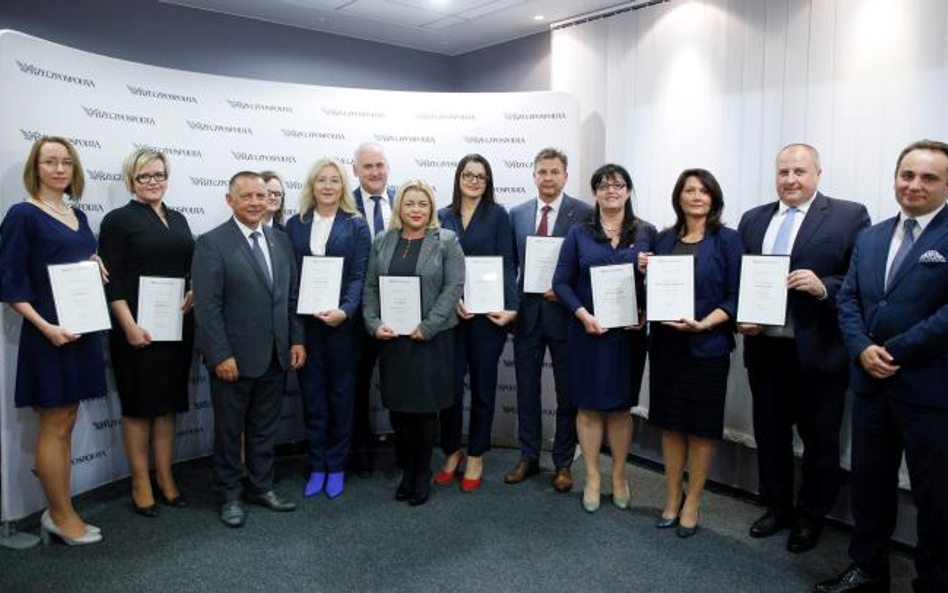 Na zdjęciu (od lewej): Monika Jarzębska (US w Sierpcu), Barbara Szypuła (US w Oławie), wiceminister 