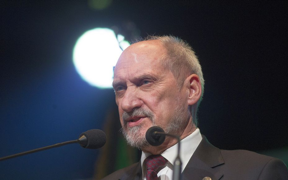 Macierewicz: Brutalny atak wychodzi ze strony ludzi, którzy często wspierali pedofilię