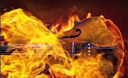 Tess Gerritsen gra na skrzypcach