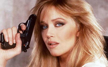 Tanya Roberts jako Stacey Sutton - Stacey Sutton jest geologiem z San Francisco. Odziedziczyła po oj