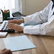 Szpitale oraz inne podmioty lecznicze muszą przekazywać olbrzymie ilości danych. To pochłania równie